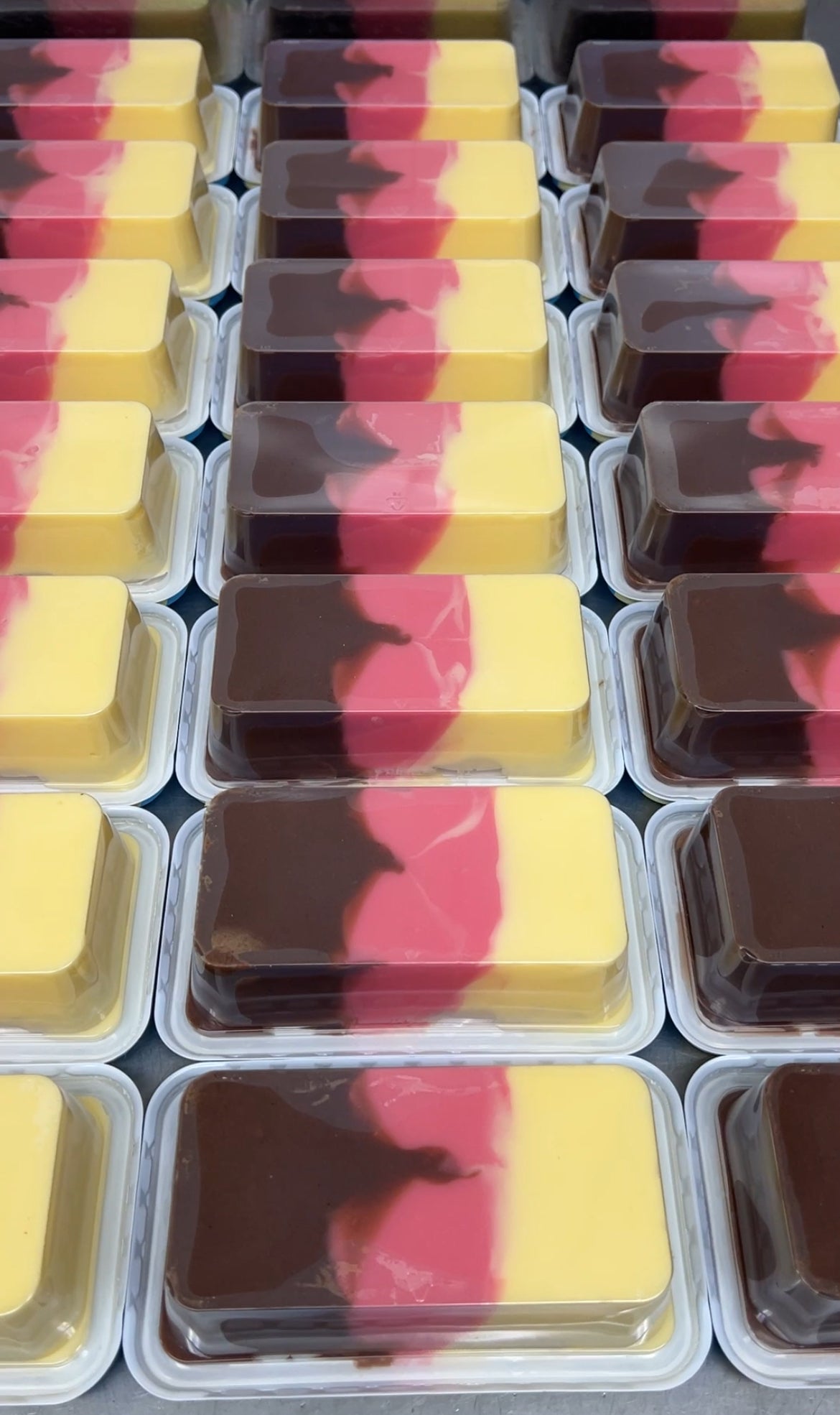 Crema Holandesa de 3 Sabores - Chocolate, Fresa y Vainilla. 1 Tarrina.